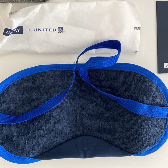 Away x United Travel Accessories - Picture 3 of 5